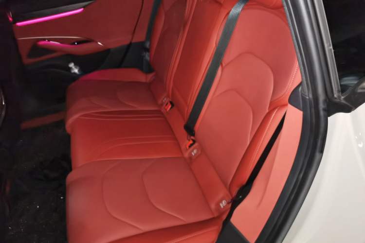 Used Xiaomi Auto SU7 2024 Rear-Drive Long-Range Intelligent Driving Version Left Rear Seat
