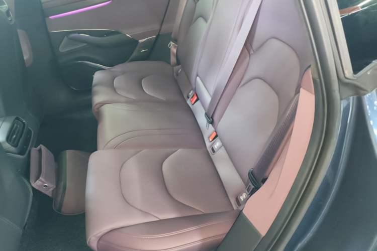 Used Xiaomi Auto SU7 2024 Four-Wheel Drive Ultra-Long Range Advanced Intelligent Driving Max Edition Left Rear Seat