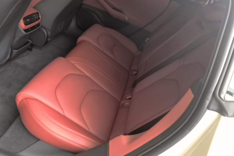 Used Xiaomi Auto SU7 2024 Rear-Drive Long-Range Intelligent Driving Version Left Rear Seat