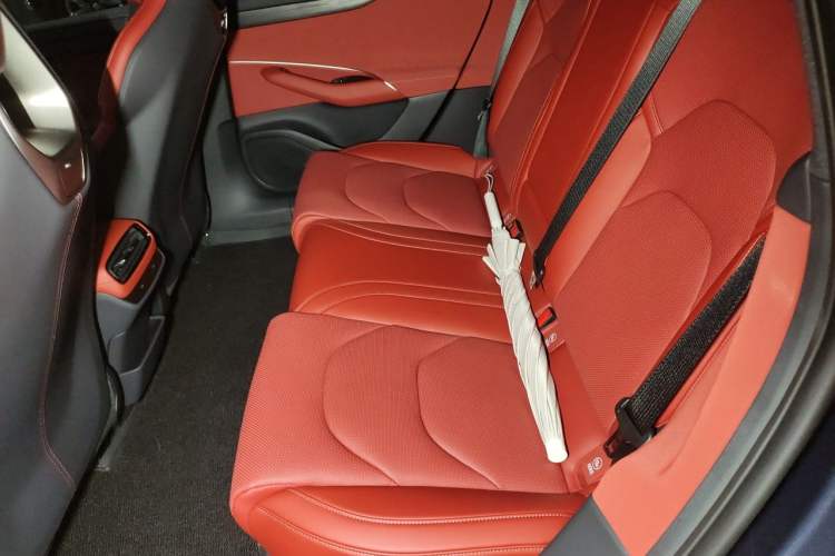 Used Xiaomi Auto SU7 2024 Rear-Drive Ultra-Long Range Advanced Pro-Level Intelligent Driving Version Left Rear Seat