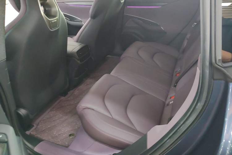 Used Xiaomi Auto SU7 2024 Rear-Drive Ultra-Long Range Advanced Pro-Level Intelligent Driving Version Left Rear Seat