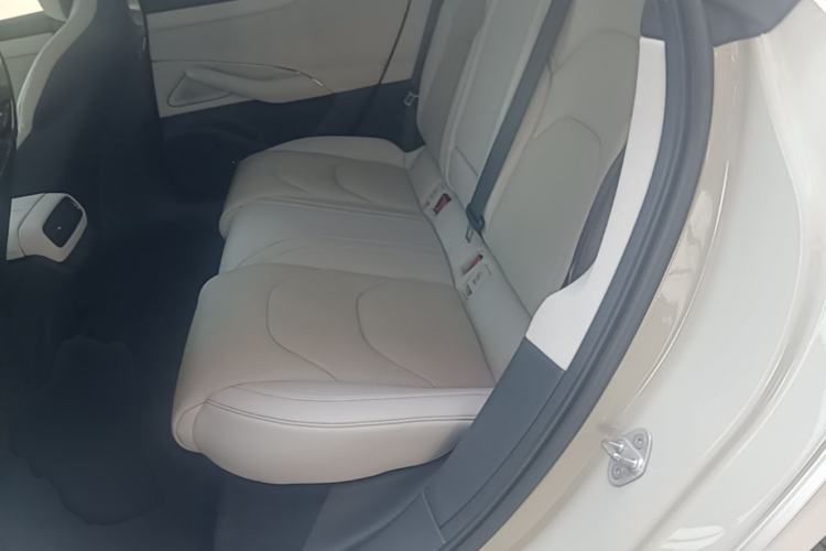 Used Xiaomi Auto SU7 2024 Rear-Drive Long-Range Intelligent Driving Version Left Rear Seat