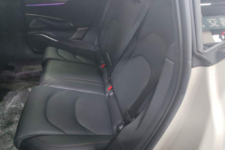 Used Xiaomi Auto SU7 2024 Four-Wheel Drive Ultra-Long Range Advanced Intelligent Driving Max Edition Left Rear Seat