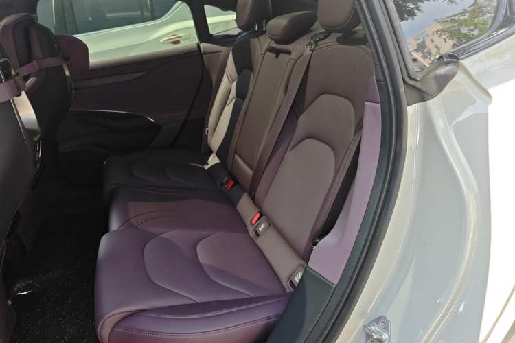 Used Xiaomi Auto SU7 2024 Rear-Drive Ultra-Long Range Advanced Pro-Level Intelligent Driving Version Left Rear Seat