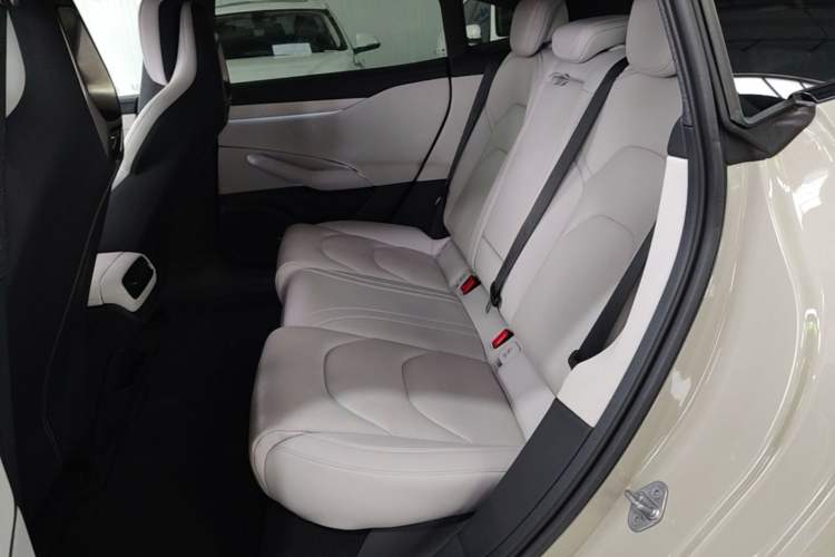 Used Xiaomi Auto SU7 2024 Rear-Drive Ultra-Long Range Advanced Pro-Level Intelligent Driving Version Left Rear Seat