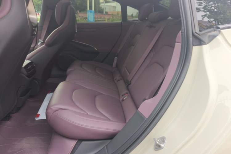 Used Xiaomi Auto SU7 2024 Rear-Drive Long-Range Intelligent Driving Version Left Rear Seat