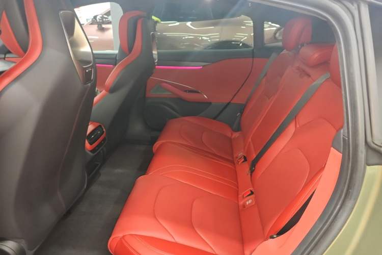 Used Xiaomi Auto SU7 2024 Rear-Drive Ultra-Long Range Advanced Pro-Level Intelligent Driving Version Left Rear Seat