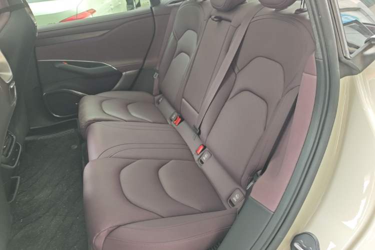 Used Xiaomi Auto SU7 2024 Rear-Drive Long-Range Intelligent Driving Version Left Rear Seat