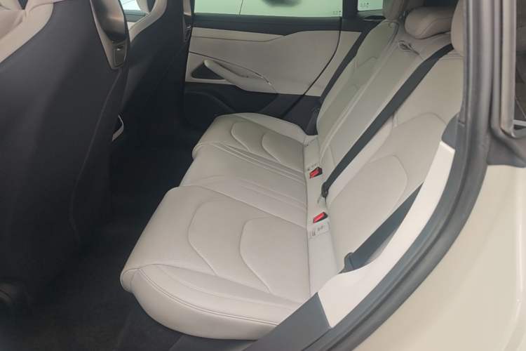 Used Xiaomi Auto SU7 2024 Rear-Drive Long-Range Intelligent Driving Version Left Rear Seat