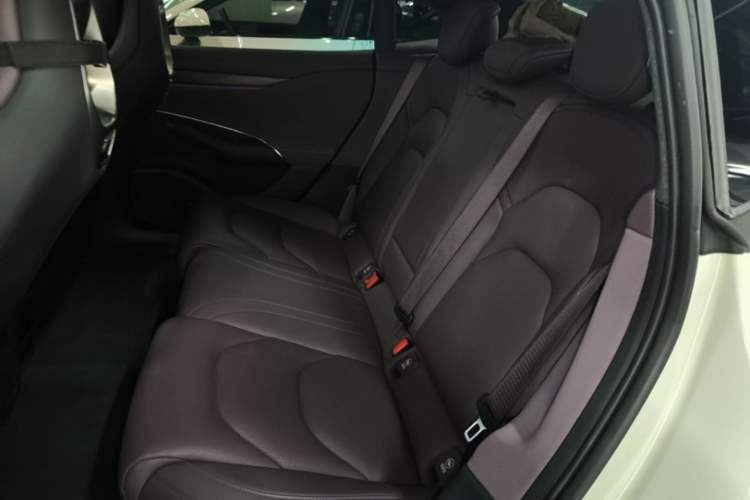 Used Xiaomi Auto SU7 2024 Rear-Drive Long-Range Intelligent Driving Version Left Rear Seat