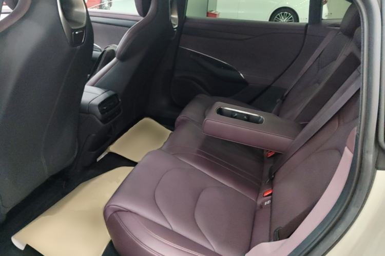 Used Xiaomi Auto SU7 2024 Rear-Drive Ultra-Long Range Advanced Pro-Level Intelligent Driving Version Left Rear Seat