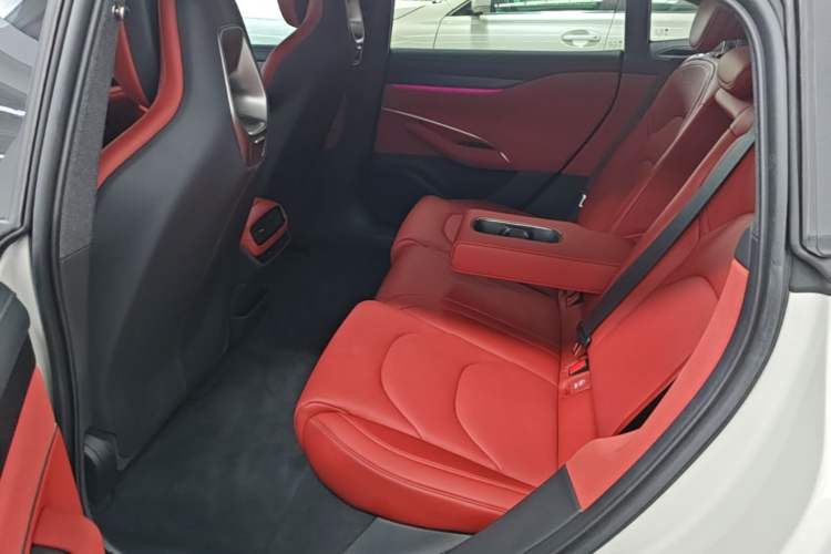 Used Xiaomi Auto SU7 2024 Rear-Drive Long-Range Intelligent Driving Version Left Rear Seat