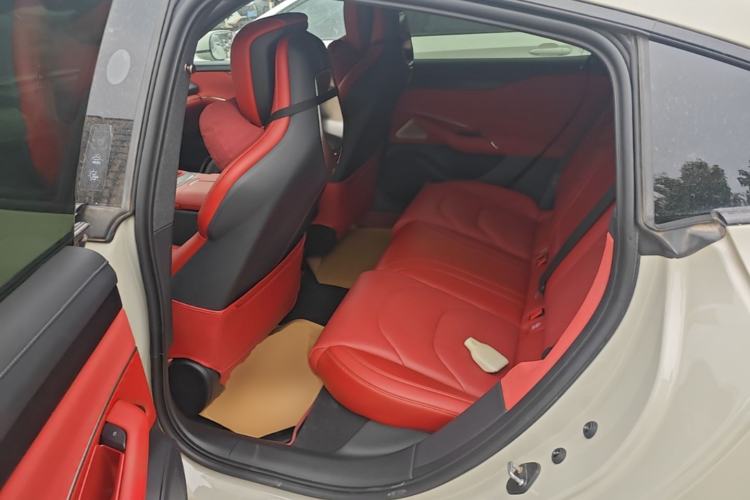 Used Xiaomi Auto SU7 2024 Rear-Drive Ultra-Long Range Advanced Pro-Level Intelligent Driving Version Left Rear Seat