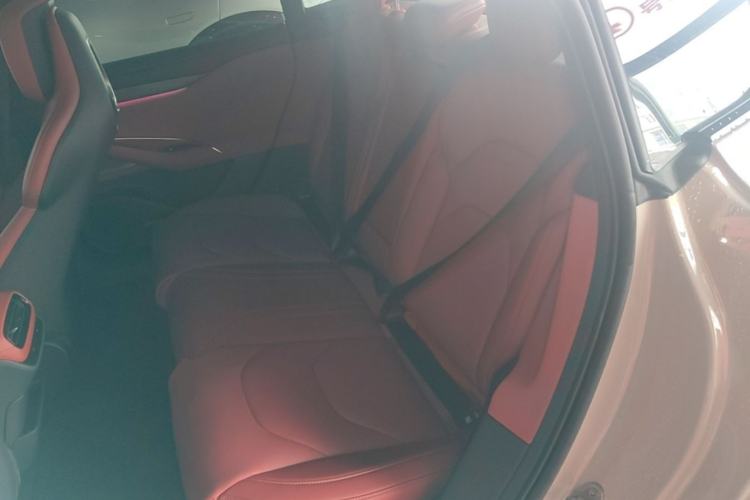 Used Xiaomi Auto SU7 2024 Four-Wheel Drive Ultra-Long Range Advanced Intelligent Driving Max Edition Left Rear Seat