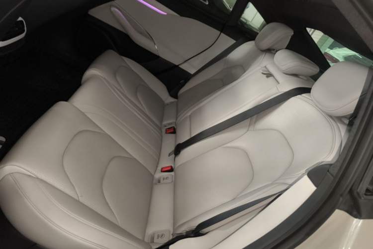 Used Xiaomi Auto SU7 2024 Rear-Drive Ultra-Long Range Advanced Pro-Level Intelligent Driving Version Left Rear Seat