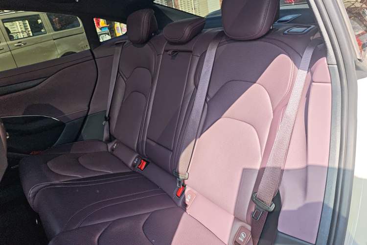 Used Xiaomi Auto SU7 2024 Rear-Drive Ultra-Long Range Advanced Pro-Level Intelligent Driving Version Left Rear Seat
