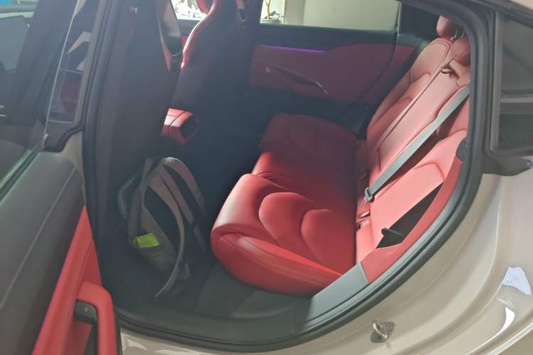 Used Xiaomi Auto SU7 2024 Rear-Drive Long-Range Intelligent Driving Version Left Rear Seat