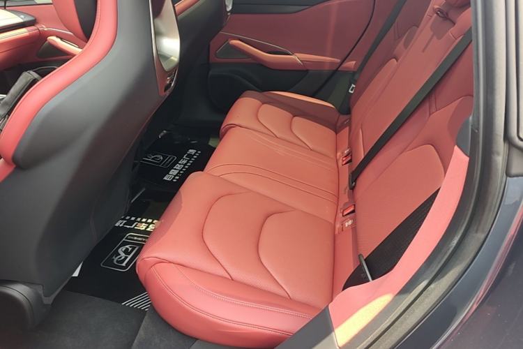 Used Xiaomi Auto SU7 2024 Four-Wheel Drive Ultra-Long Range Advanced Intelligent Driving Max Edition Left Rear Seat