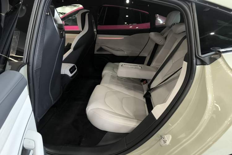 Used Xiaomi Auto SU7 2024 Rear-Drive Long-Range Intelligent Driving Version Left Rear Seat