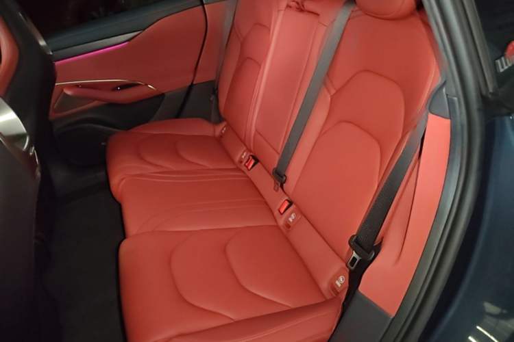 Used Xiaomi Auto SU7 2024 Four-Wheel Drive Ultra-Long Range Advanced Intelligent Driving Max Edition Left Rear Seat