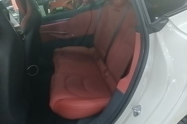 Used Xiaomi Auto SU7 2024 Rear-Drive Ultra-Long Range Advanced Pro-Level Intelligent Driving Version Left Rear Seat