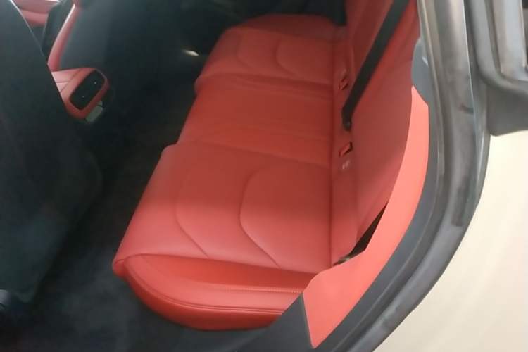 Used Xiaomi Auto SU7 2024 Rear-Drive Ultra-Long Range Advanced Pro-Level Intelligent Driving Version Left Rear Seat
