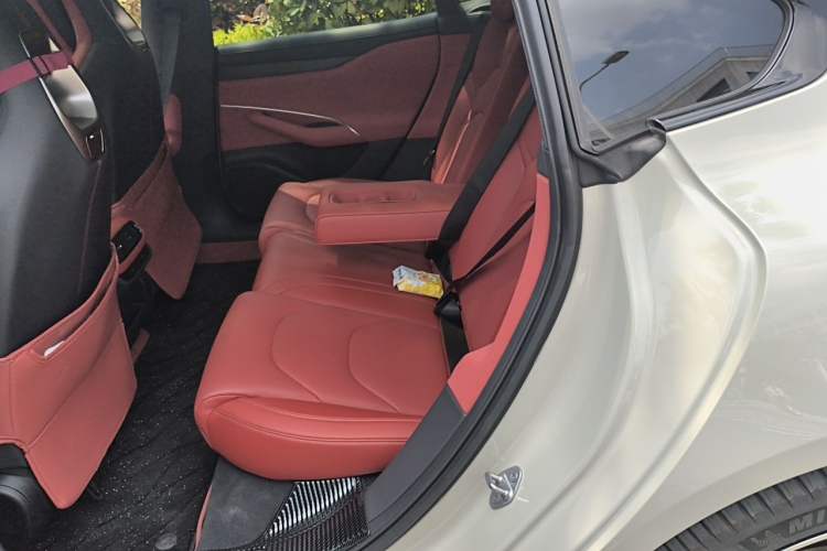 Used Xiaomi Auto SU7 2024 Rear-Drive Long-Range Intelligent Driving Version Left Rear Seat