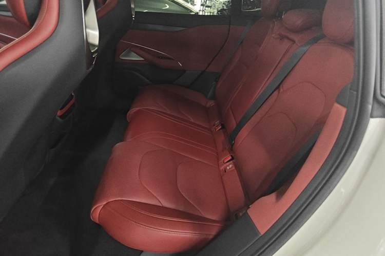Used Xiaomi Auto SU7 2024 Four-Wheel Drive Ultra-Long Range Advanced Intelligent Driving Max Edition Left Rear Seat
