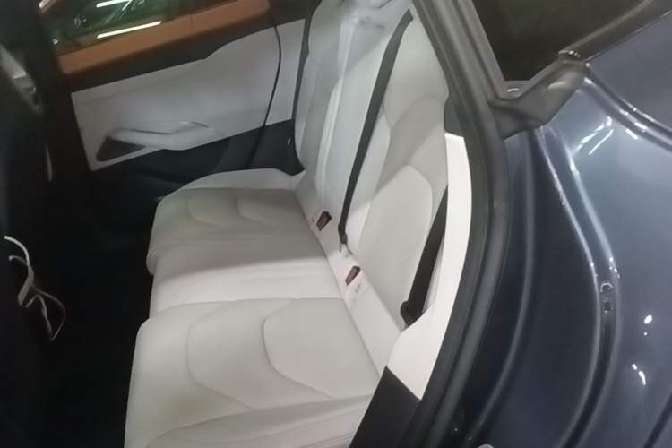 Used Xiaomi Auto SU7 2024 Four-Wheel Drive Ultra-Long Range Advanced Intelligent Driving Max Edition Left Rear Seat