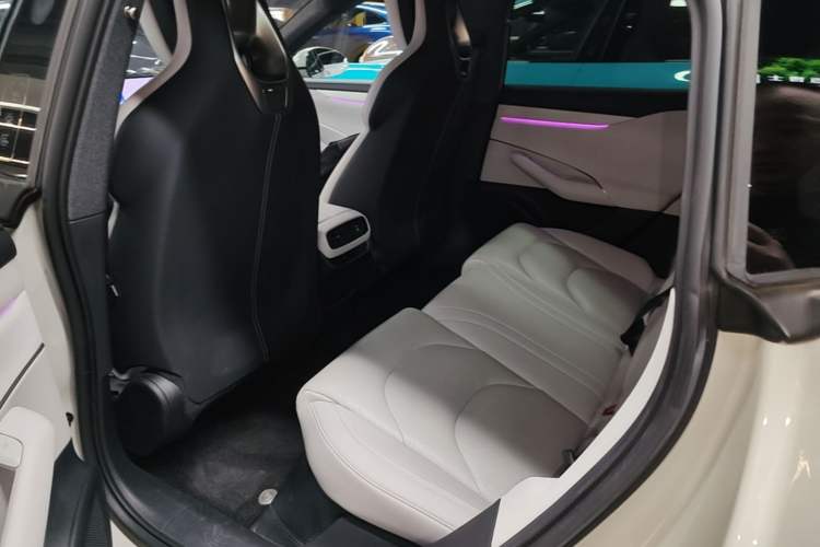 Used Xiaomi Auto SU7 2024 Rear-Drive Long-Range Intelligent Driving Version Left Rear Seat
