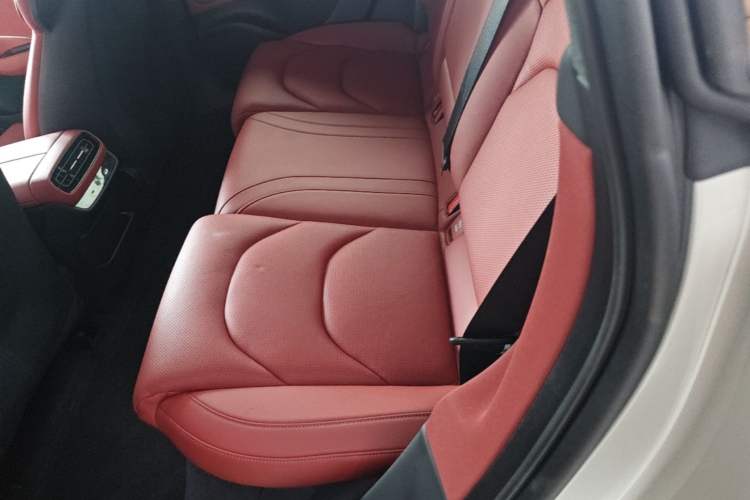 Used Xiaomi Auto SU7 2024 Rear-Drive Long-Range Intelligent Driving Version Left Rear Seat
