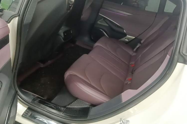 Used Xiaomi Auto SU7 2024 Rear-Drive Long-Range Intelligent Driving Version Left Rear Seat