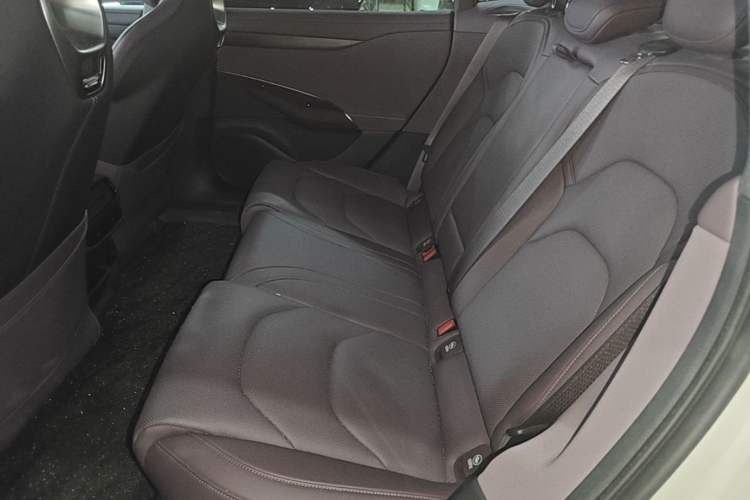 Used Xiaomi Auto SU7 2024 Rear-Drive Ultra-Long Range Advanced Pro-Level Intelligent Driving Version Left Rear Seat
