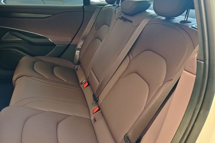 Used Xiaomi Auto SU7 2024 Four-Wheel Drive Ultra-Long Range Advanced Intelligent Driving Max Edition Left Rear Seat
