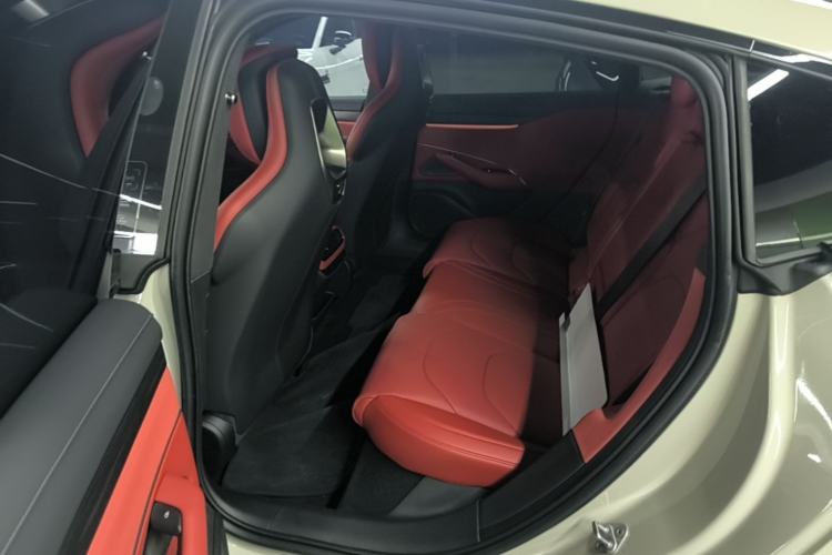 Used Xiaomi Auto SU7 2024 Four-Wheel Drive Ultra-Long Range Advanced Intelligent Driving Max Edition Left Rear Seat