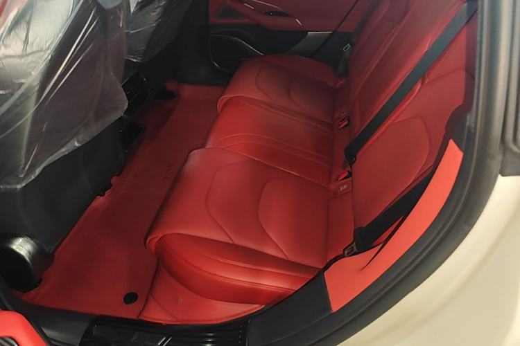 Used Xiaomi Auto SU7 2024 Rear-Drive Long-Range Intelligent Driving Version Left Rear Seat