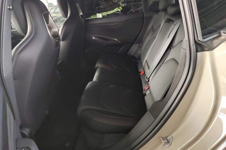 Used Xiaomi Auto SU7 2024 Rear-Drive Ultra-Long Range Advanced Pro-Level Intelligent Driving Version Left Rear Seat