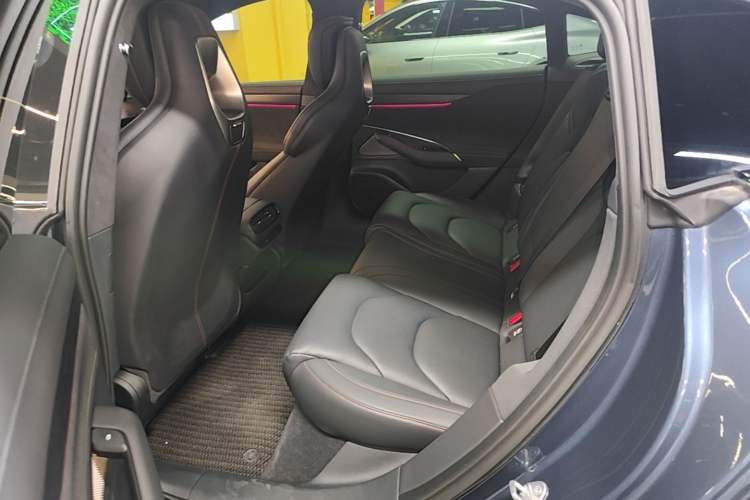 Used Xiaomi Auto SU7 2024 Four-Wheel Drive Ultra-Long Range Advanced Intelligent Driving Max Edition Left Rear Seat