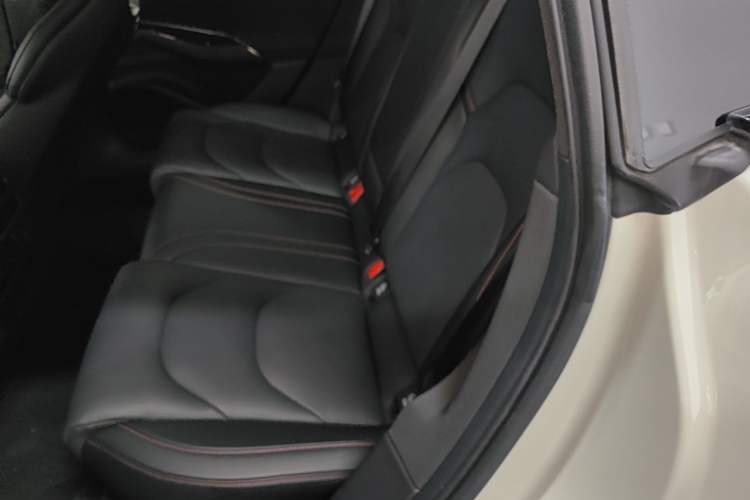 Used Xiaomi Auto SU7 2024 Four-Wheel Drive Ultra-Long Range Advanced Intelligent Driving Max Edition Left Rear Seat