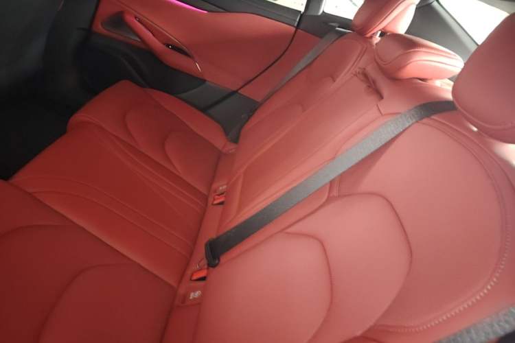 Used Xiaomi Auto SU7 2024 Rear-Drive Ultra-Long Range Advanced Pro-Level Intelligent Driving Version Left Rear Seat