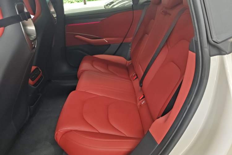 Used Xiaomi Auto SU7 2024 Rear-Drive Long-Range Intelligent Driving Version Left Rear Seat