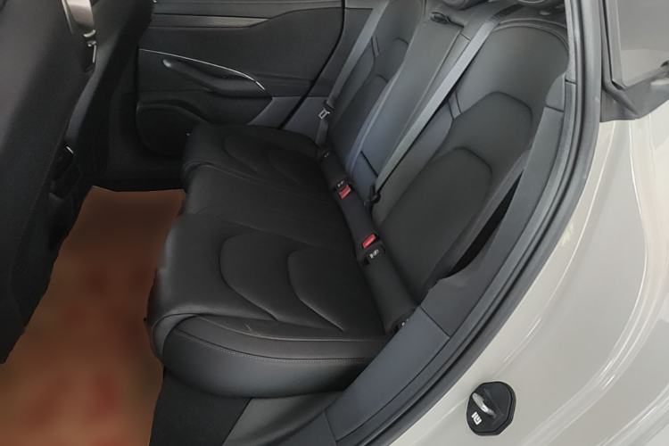 Used Xiaomi Auto SU7 2024 Rear-Drive Ultra-Long Range Advanced Pro-Level Intelligent Driving Version Left Rear Seat