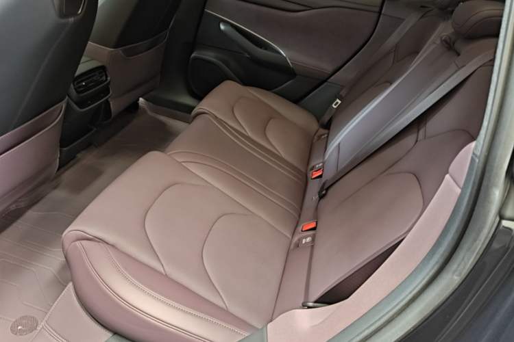 Used Xiaomi Auto SU7 2024 Rear-Drive Long-Range Intelligent Driving Version Left Rear Seat