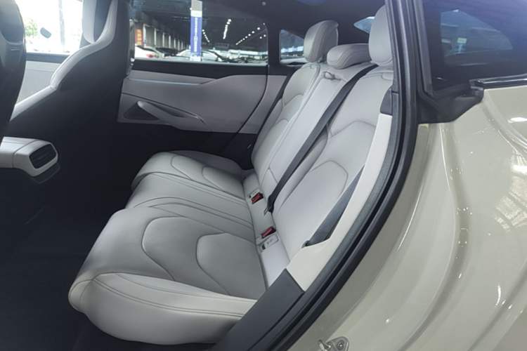 Used Xiaomi Auto SU7 2024 Rear-Drive Long-Range Intelligent Driving Version Left Rear Seat