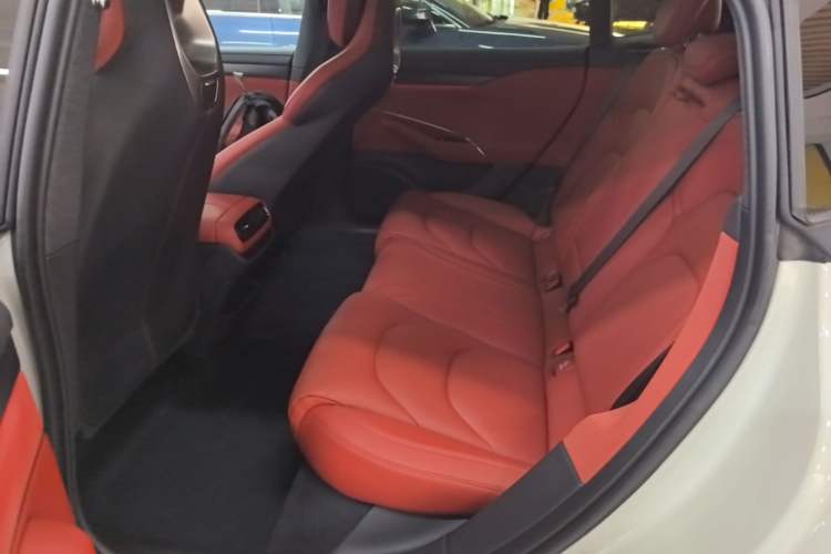Used Xiaomi Auto SU7 2024 Rear-Drive Long-Range Intelligent Driving Version Left Rear Seat
