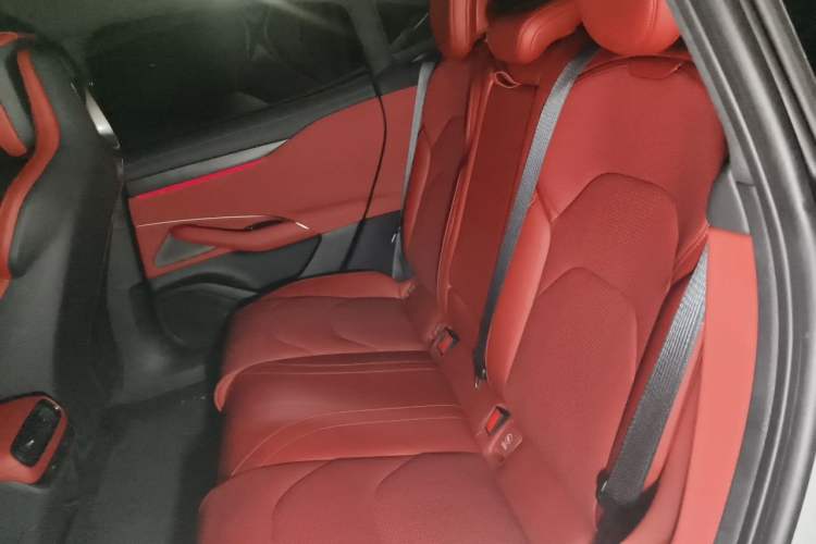 Used Xiaomi Auto SU7 2024 Four-Wheel Drive Ultra-Long Range Advanced Intelligent Driving Max Edition Left Rear Seat