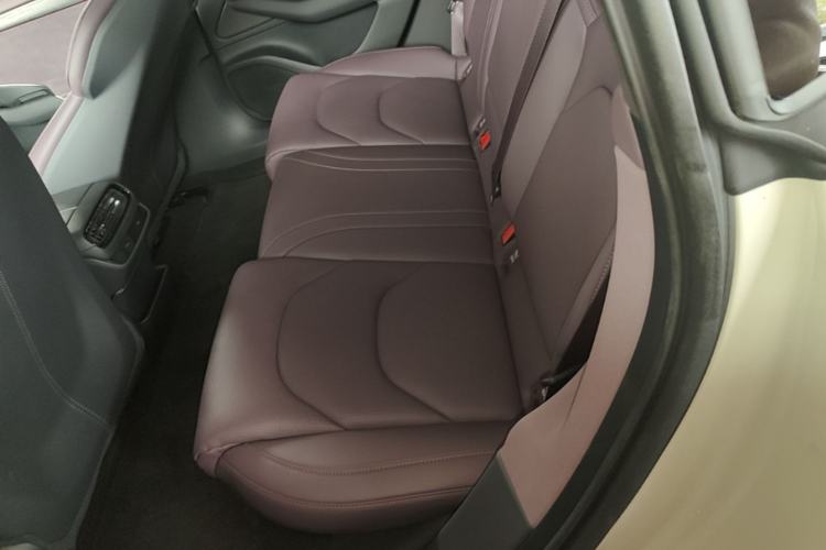Used Xiaomi Auto SU7 2024 Four-Wheel Drive Ultra-Long Range Advanced Intelligent Driving Max Edition Left Rear Seat