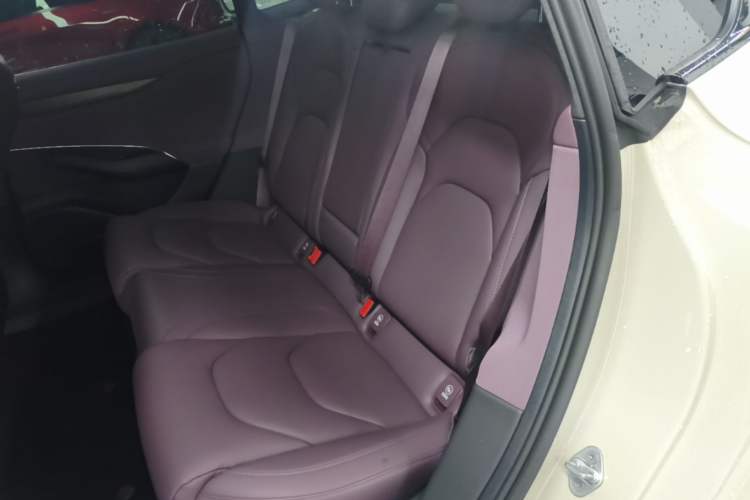 Used Xiaomi Auto SU7 2024 Rear-Drive Ultra-Long Range Advanced Pro-Level Intelligent Driving Version Left Rear Seat