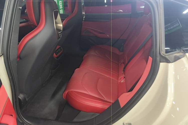 Used Xiaomi Auto SU7 2024 Rear-Drive Long-Range Intelligent Driving Version Left Rear Seat