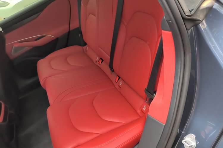 Used Xiaomi Auto SU7 2024 Four-Wheel Drive Ultra-Long Range Advanced Intelligent Driving Max Edition Left Rear Seat